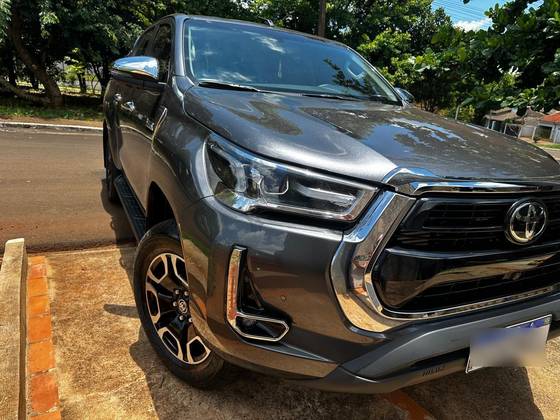 TOYOTA HILUX 2.8 D-4D TURBO DIESEL CD SRX 4X4 AUTOMÁTICO